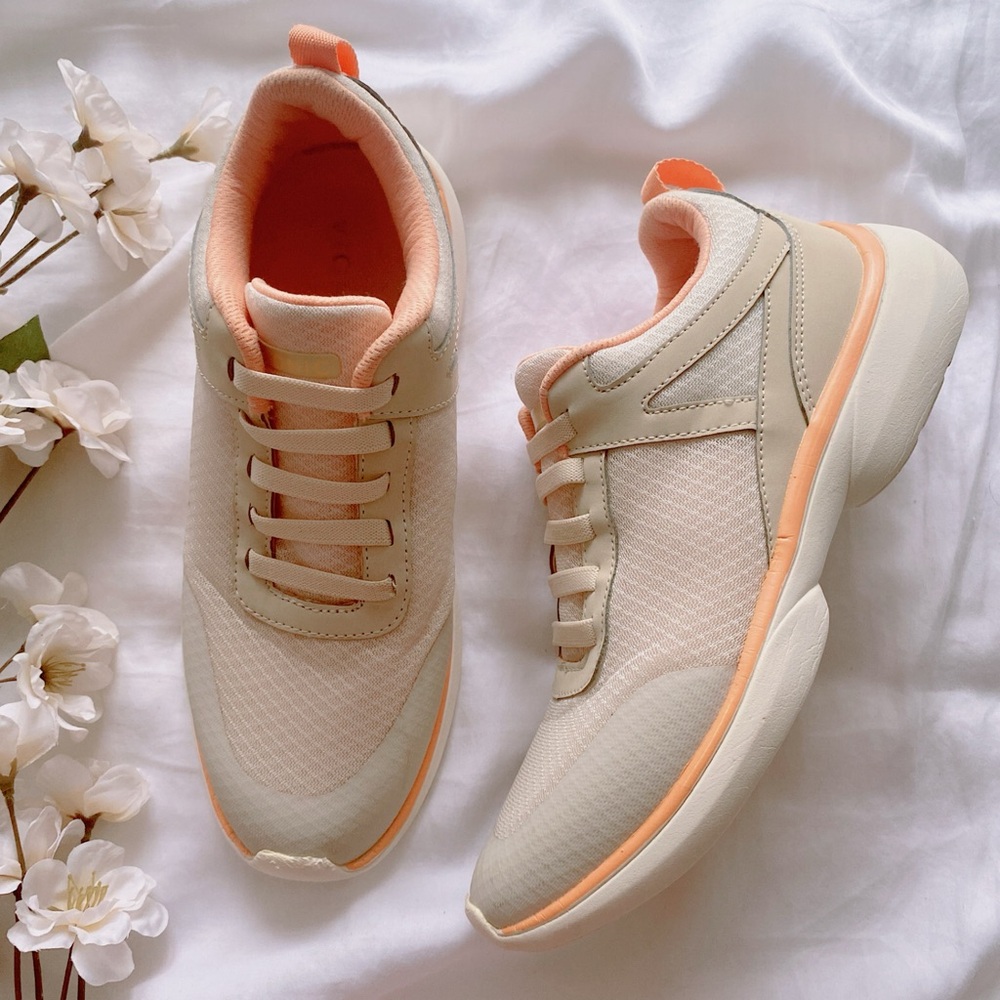 Vionic Krisha slip on sneakers